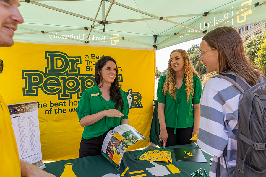 Baylor counselors talking to students at Dr Pepper Hour