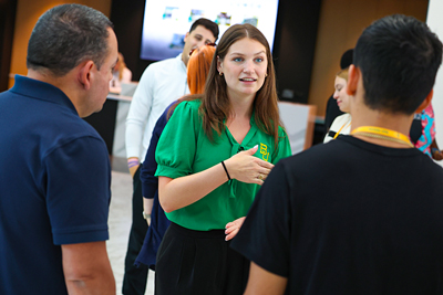Visiting family talking with a Baylor admissions counselor